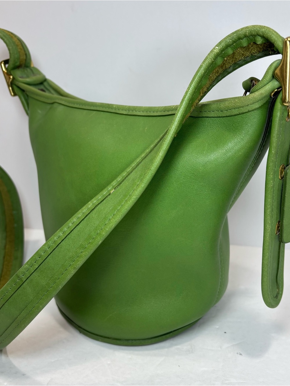 Vintage Coach Maggie Duffle Bucket Bag (9019) In Rare Kiwi Green Y2K 1997 - Read
